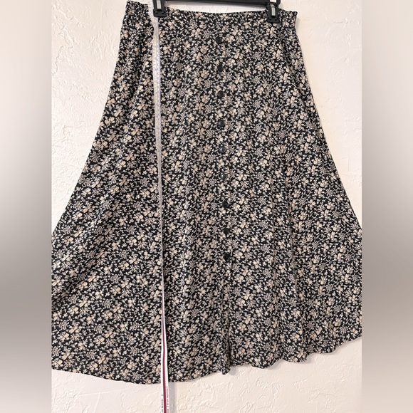 SOLD. Black Skirt, nude flower print. Flattering, nice fall to it. - Picture 5 of 7